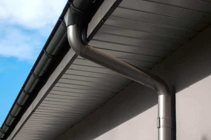 Corrosion-resistant galvanized gutters installed on a commercial building in Savannah