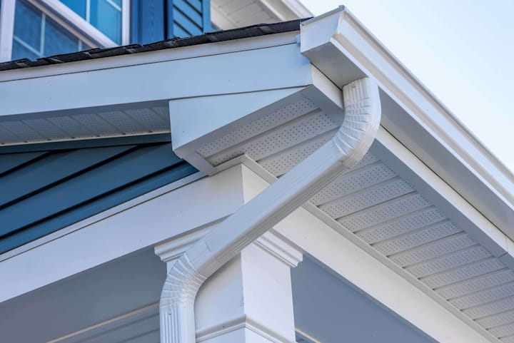 Low-maintenance vinyl gutters for rainwater management in Savannah